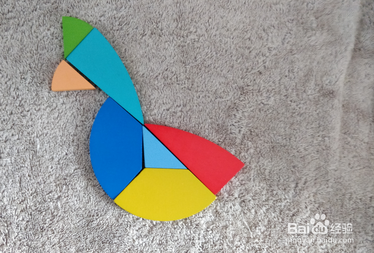 用九巧板拼图玩具怎样拼一只安静站着的鸽子?