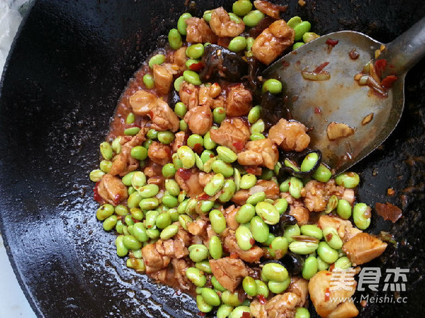 毛豆炒鸡腿肉
