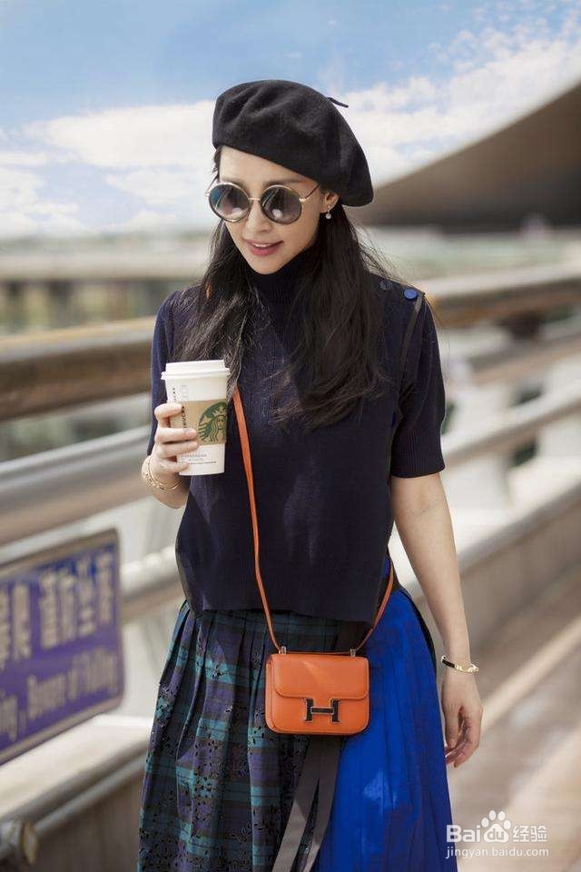 贝雷帽下面配什么衣服显时尚