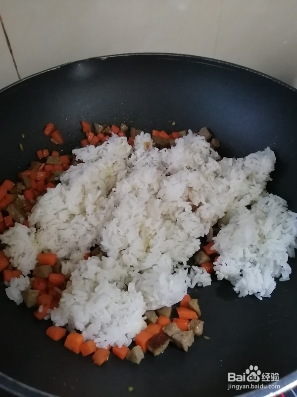 超级好吃的牛肉丸炒饭怎么做？