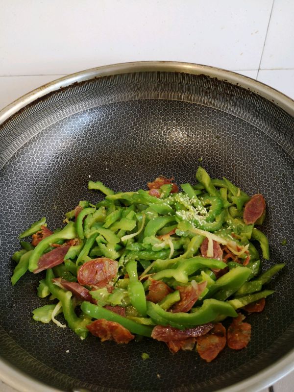 腊肠炒苦瓜青椒