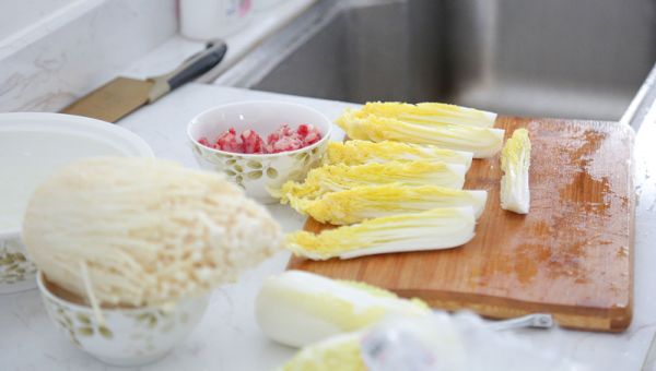 腊肠粉丝蒸娃娃菜