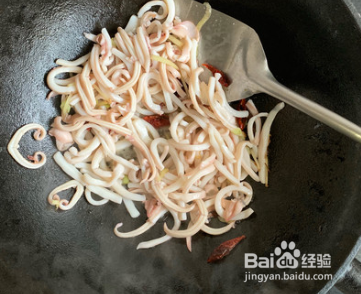 韭菜炒鱿鱼的做法