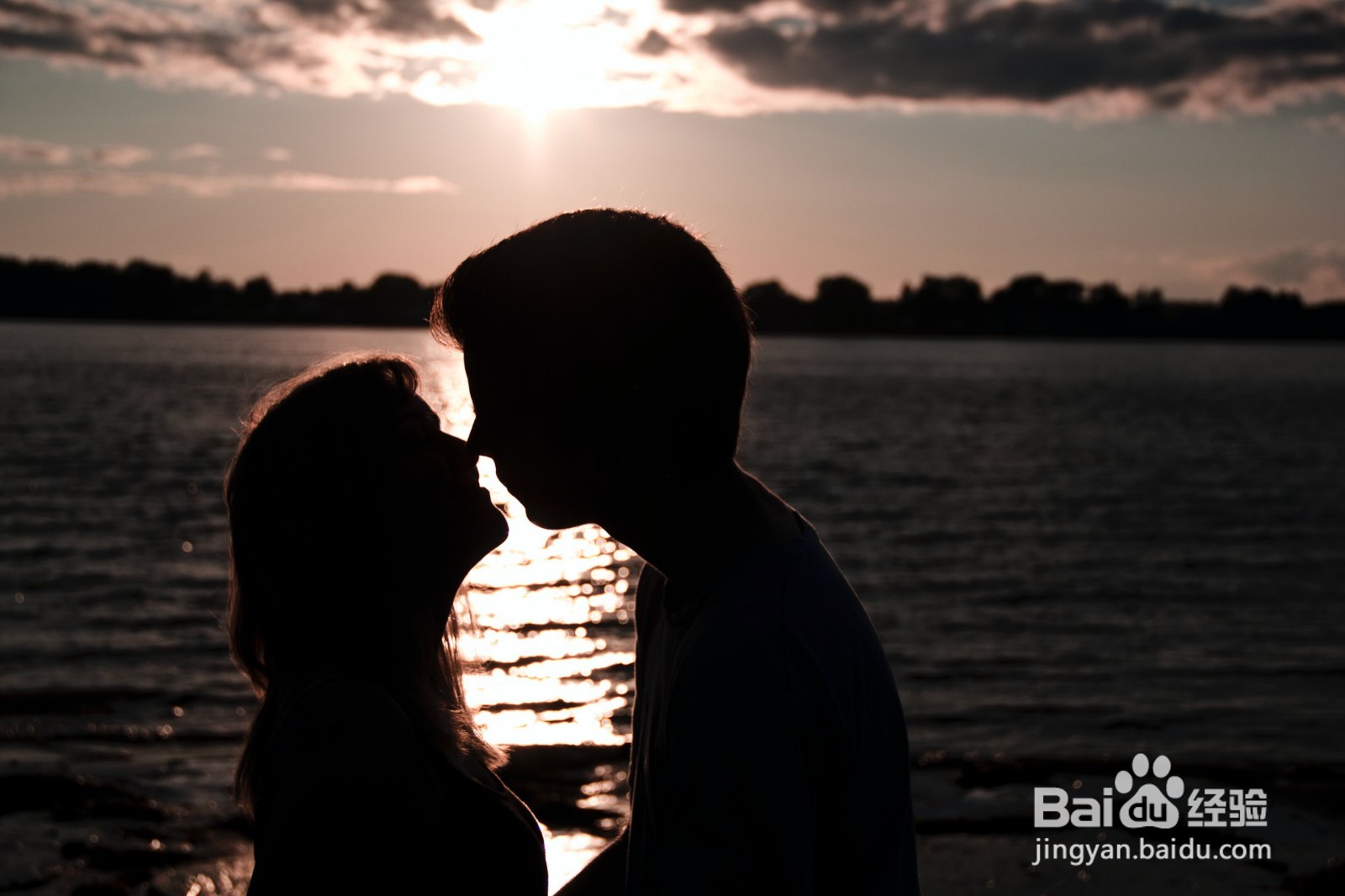女人越是牵挂你,往往会有这几种表现