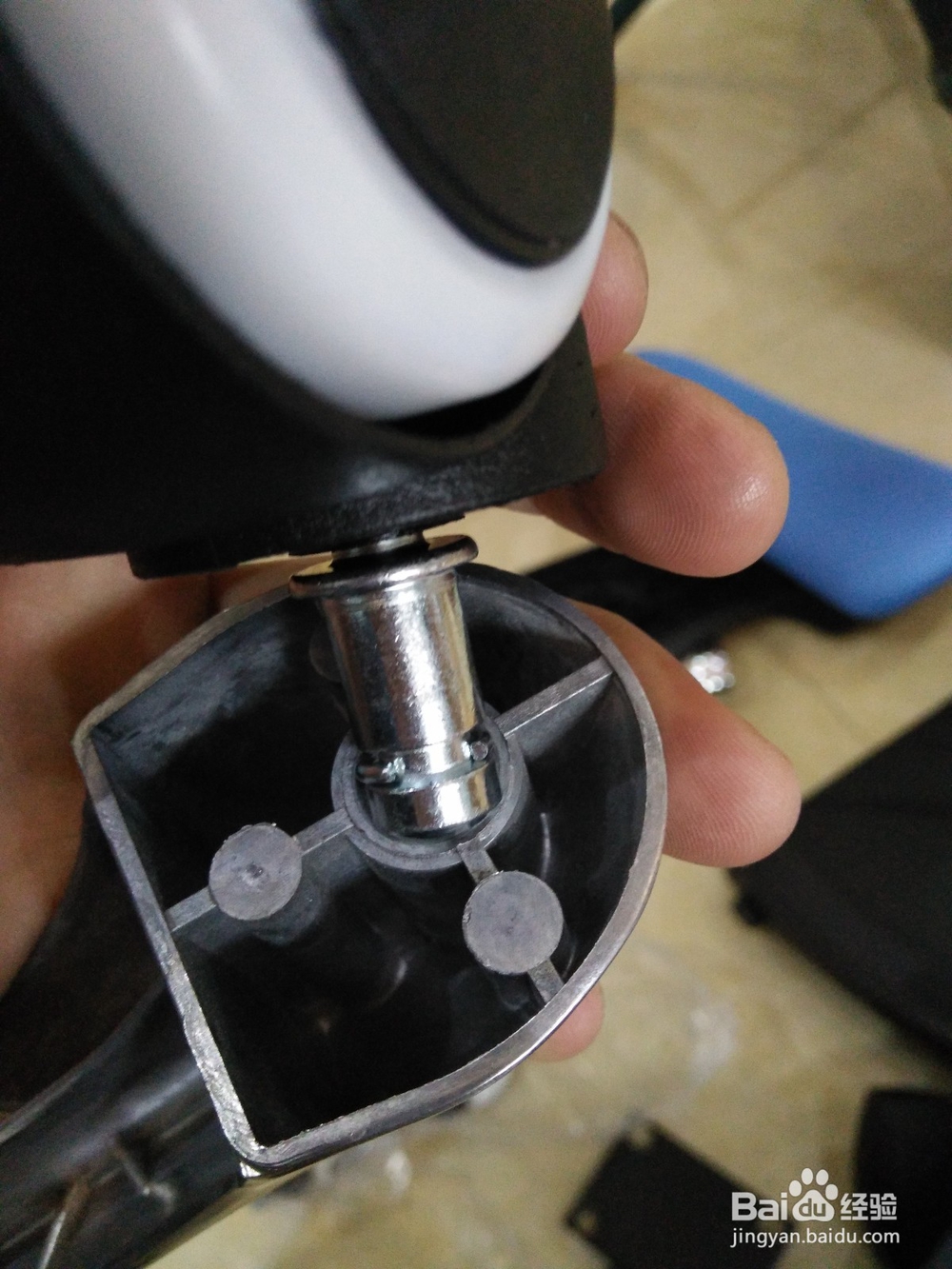 如何安装便携式电脑椅子