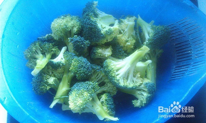 家庭版西兰花炒肉末黑木耳的做法