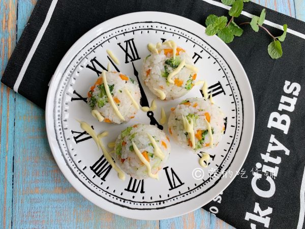 西兰花金枪鱼小饭团
