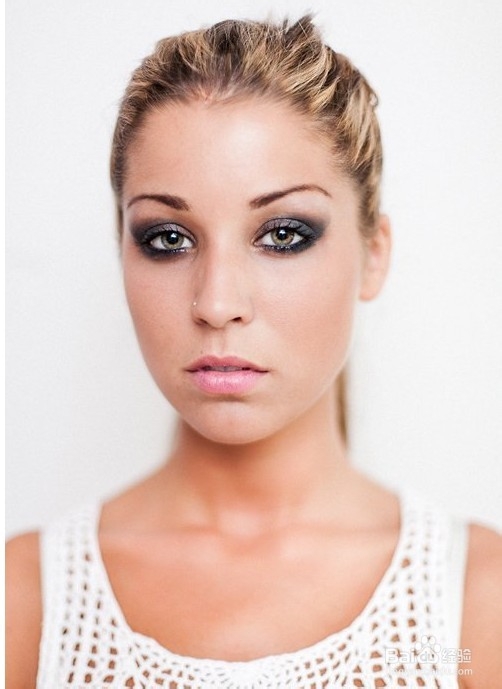 教你用一盏闪光灯拍出柔光棚人像效果