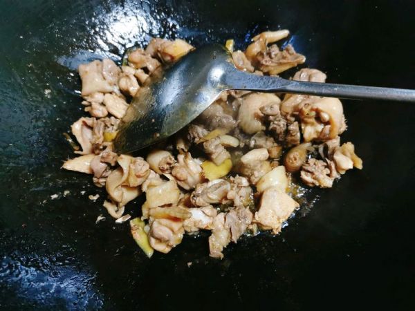 土鸡盖浇意大利面