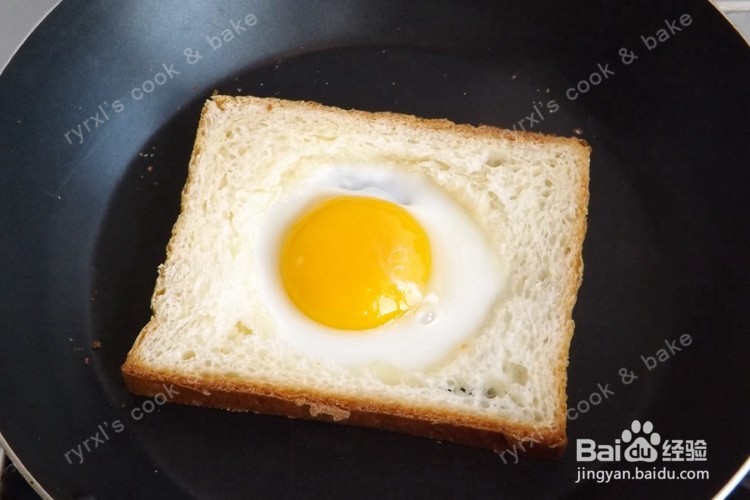 如何制作美味煎蛋火腿三明治？