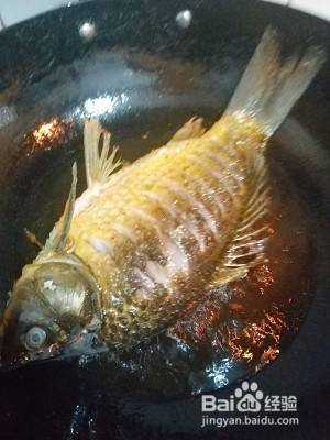 泡椒蒜子鲫鱼怎么做