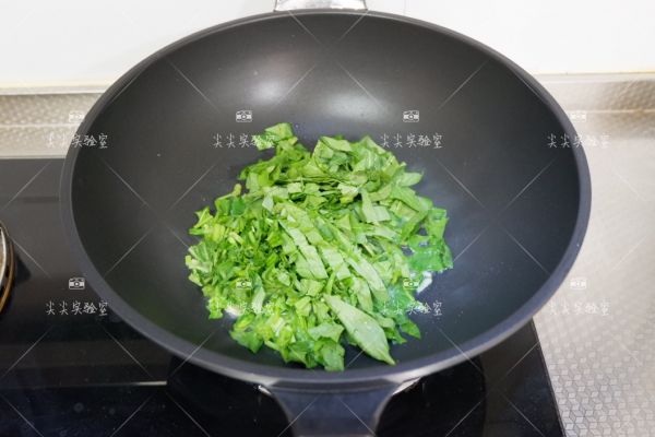 开洋菠菜烩口蘑