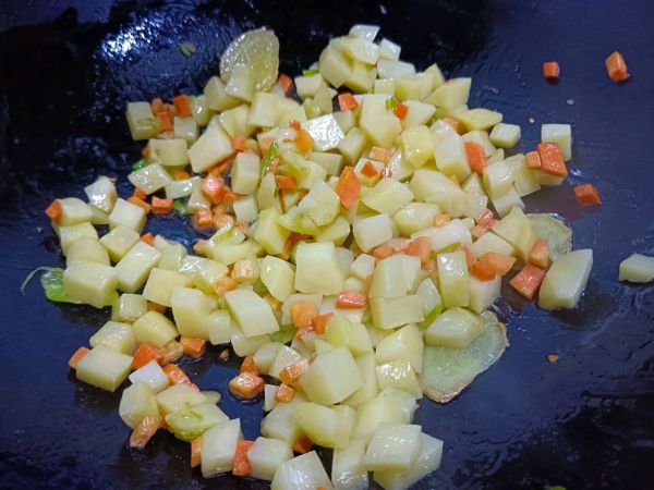 土豆蛤蜊肉疙瘩汤