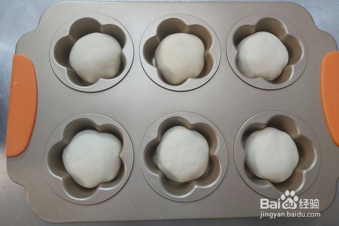 蓝莓果酱小餐包的做法