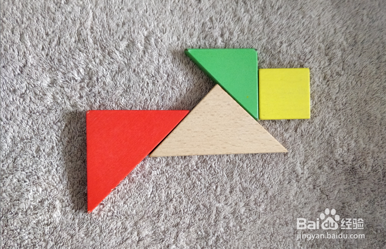 用七巧板怎样拼一只兴奋的狗？