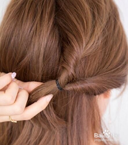 夏季这样盘发 简单清爽又减龄