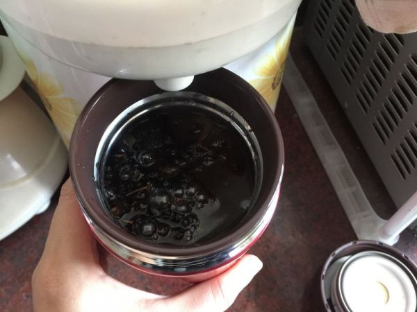 桃胶枸杞水果茶