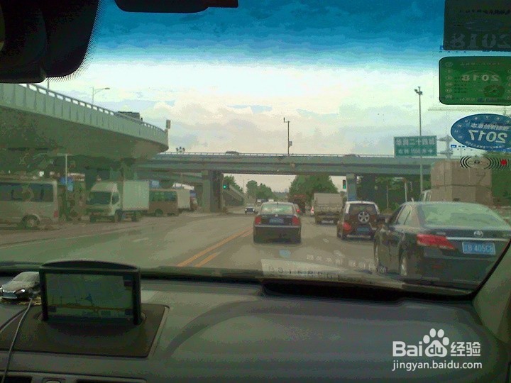 道路车辆多时候驾驶员怎样安全行驶