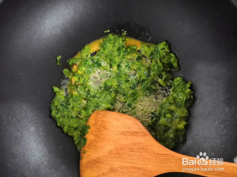 细腻美味的香椿芽炒鸡蛋