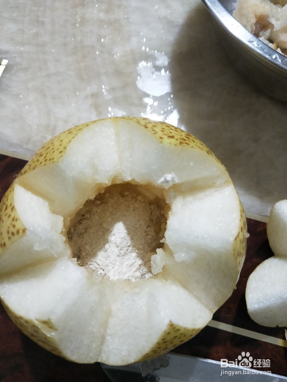 川贝蒸梨是食疗咳嗽的佳选之一