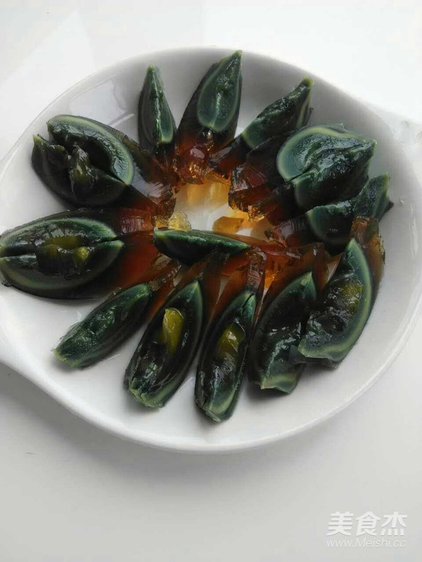 蒜汁拌皮蛋的做法