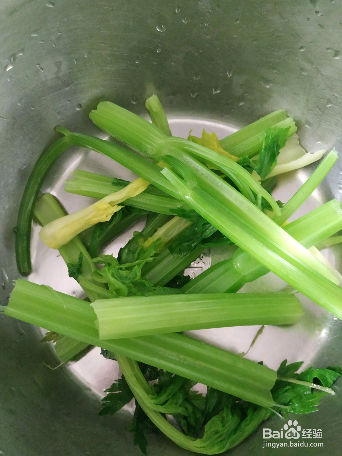 猪肉芹菜馅饺子的做法
