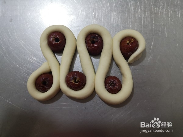 如何做出松软美味的红枣花馒头