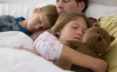 到底孩子几岁才是分房睡的最佳年龄