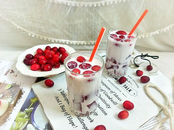 酸爽可口蔓越莓果冻奶