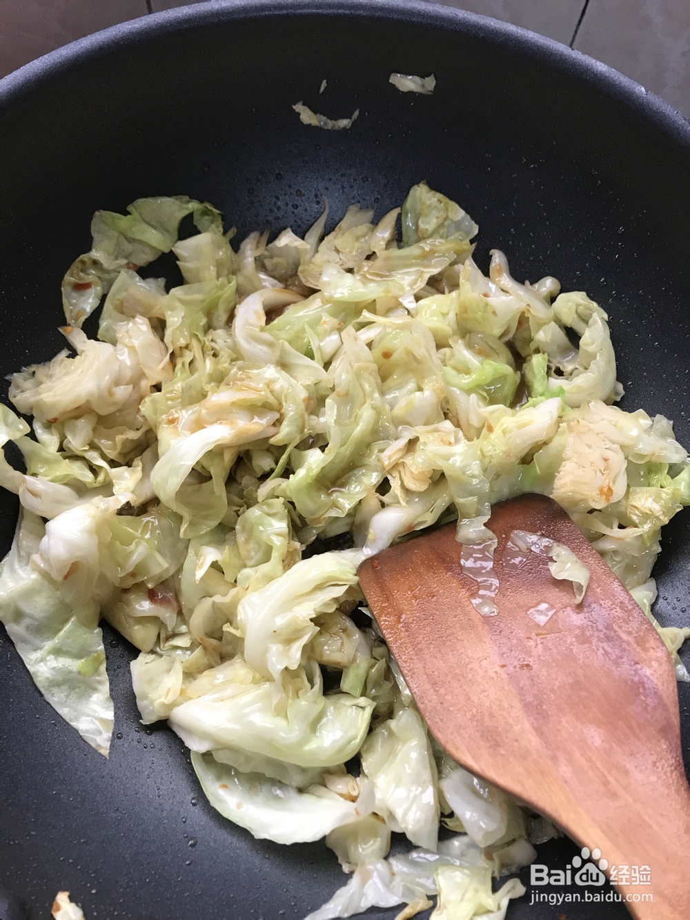 一个人做酸辣包菜