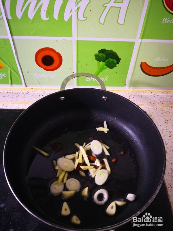 如何制作肉丁炒豆角