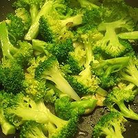 西兰花拌木耳减肥快速做法
