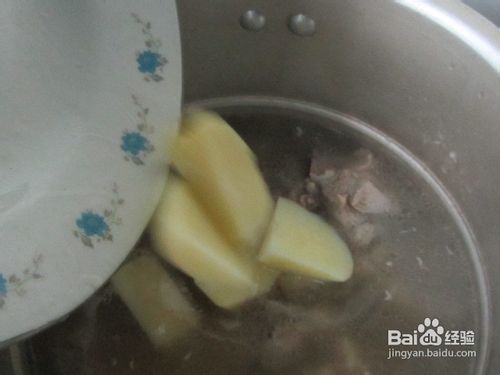 土豆脊骨汤