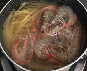 怎么做白平菇鲜虾意面