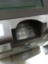 银行自助终端的使用方法