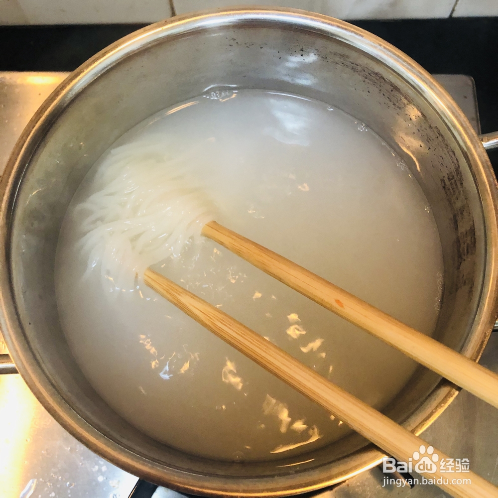 挑战自制力的蚌肉蔬菜汤米线