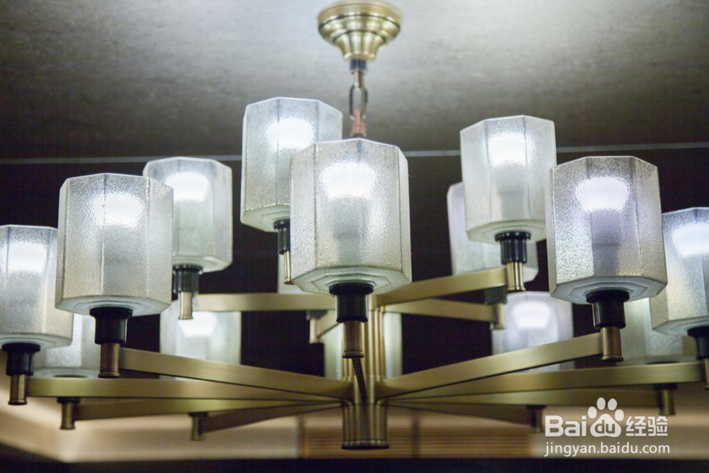 QUBIC调调光色机产品简介,人工智能好不好?