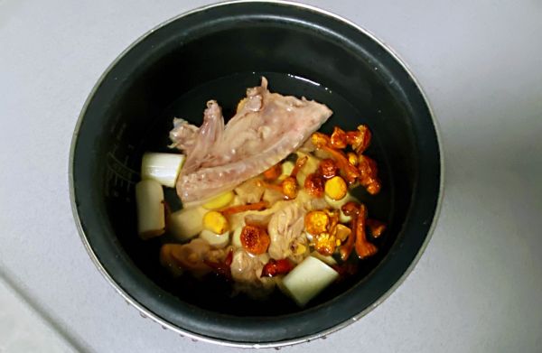 姬松茸山药鸡汤