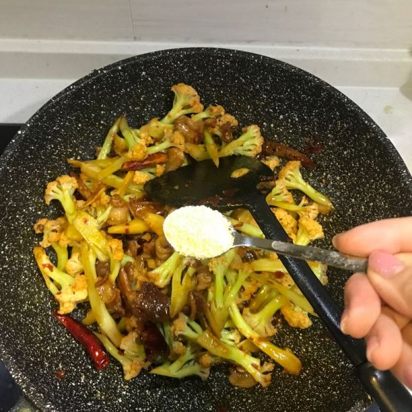 五花肉干煸有机花菜