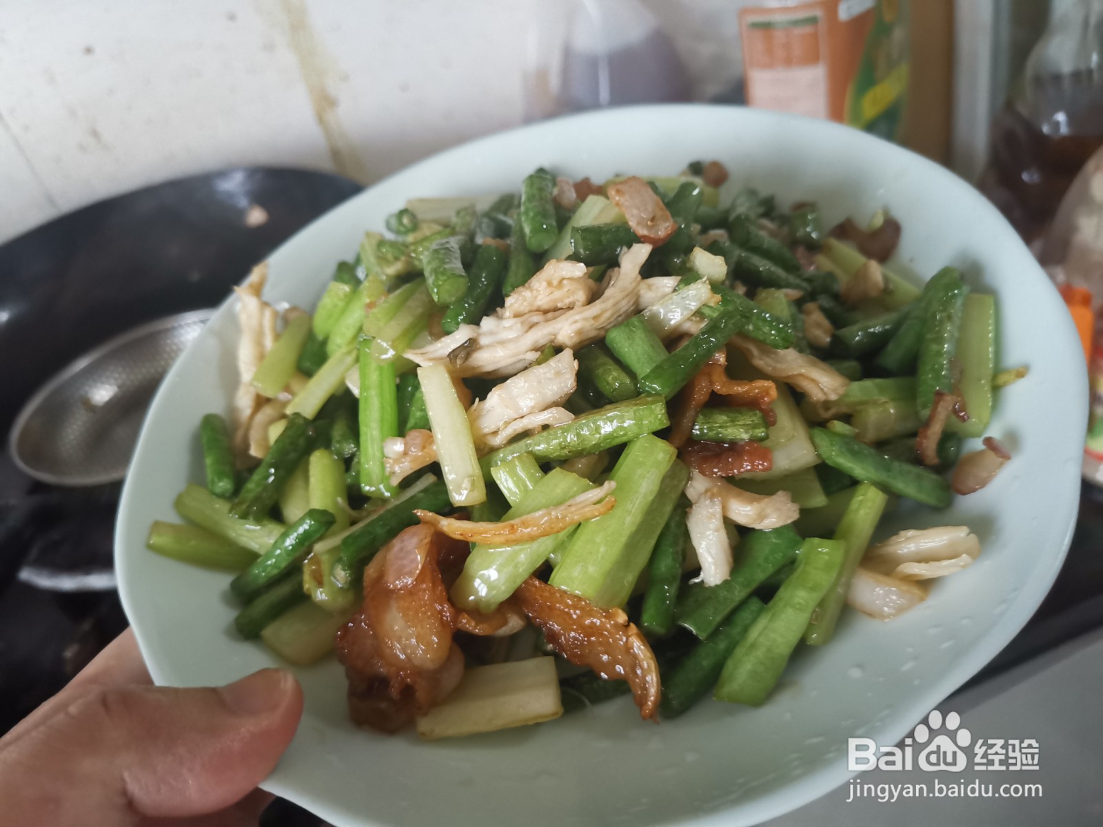 猪肥膘炒豇豆芹菜段