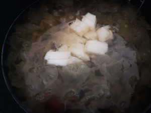 红枣雪梨银耳羹