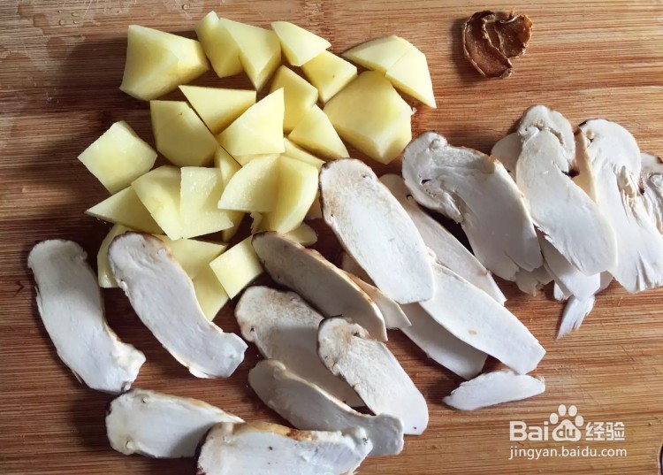 新鲜松茸排骨汤的做法