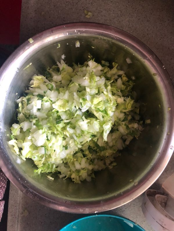 白菜猪肉粉丝包子