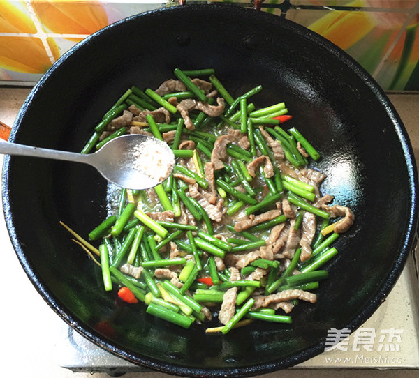 蒜苔炒牛肉的做法