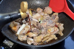 小鸡炖蘑菇怎么炖