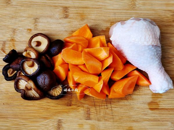 香菇胡萝卜蒸鸡腿