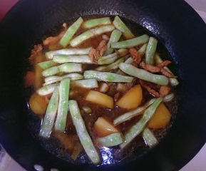 东北家常菜:土豆炖豆角