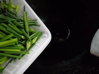 韭菜花爆猪肝