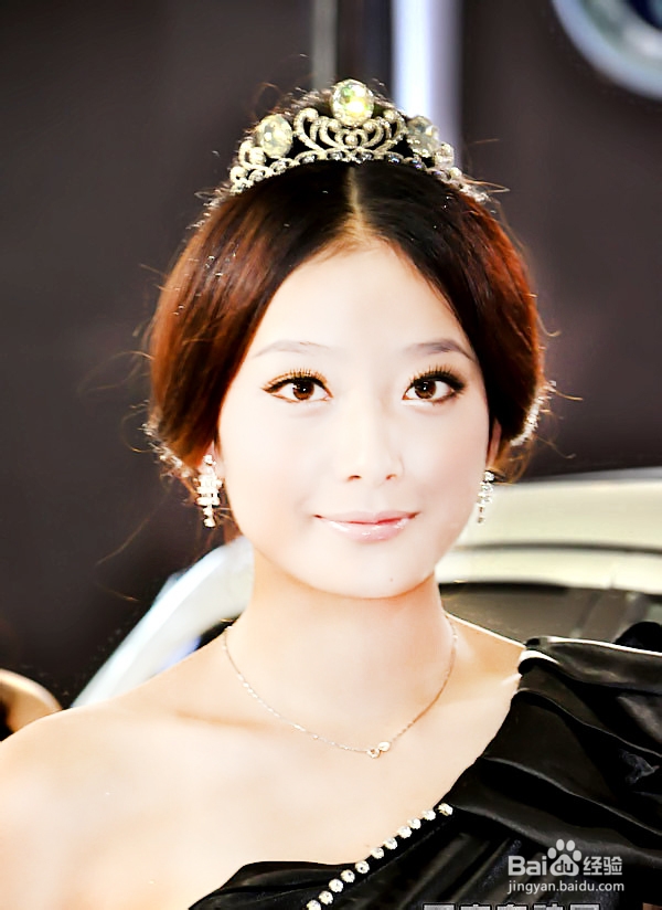 ps让美女的皮肤变得白皙：[1]用减淡工具