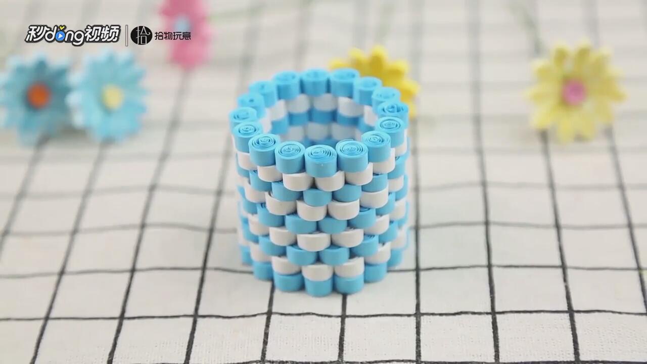 如何用衍纸折一盆小雏菊